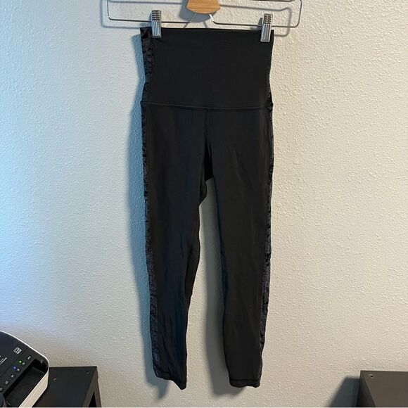 Lululemon Align Super High-Rise Crop *Crushed Velvet
Black - Picture 5 of 10